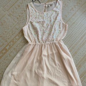 Sequin Divided Dress in Soft Pink